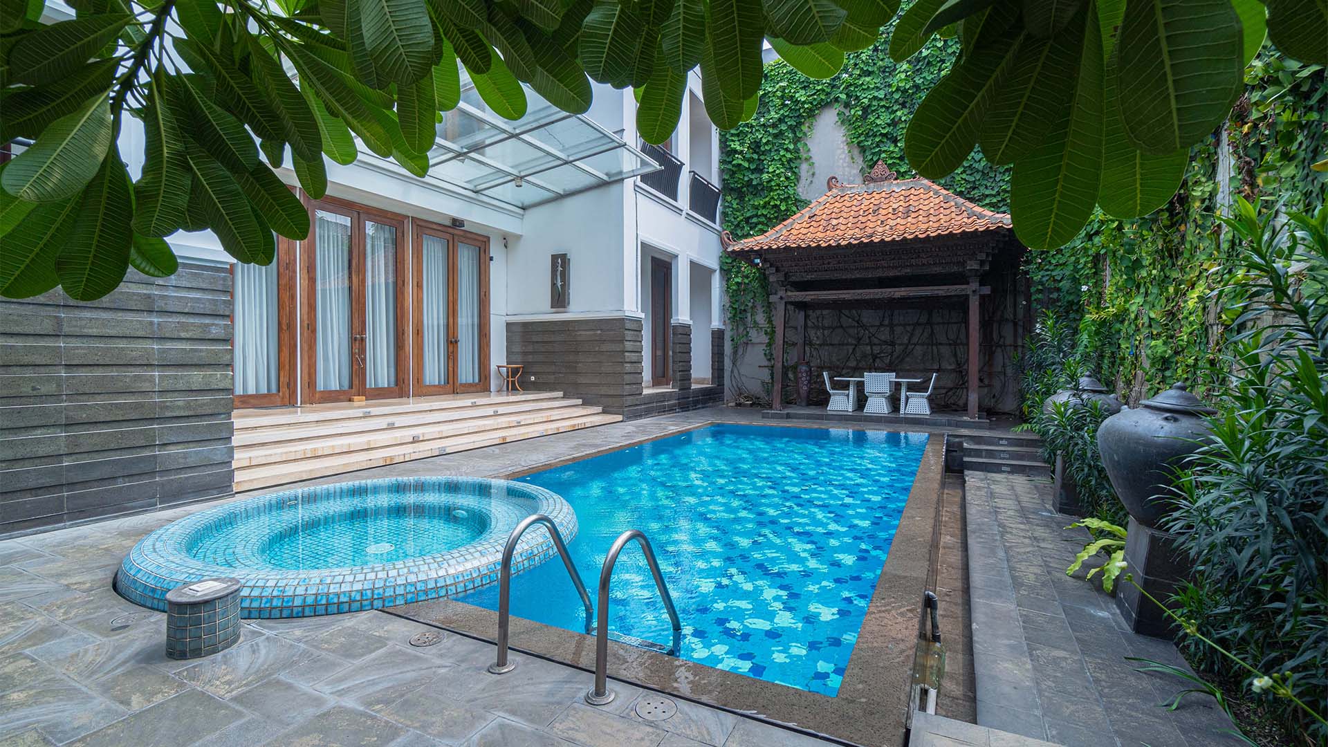 PURI MUTIARA 6-5BR-SWIMMING POOL PURI MUTIARA 6-5BR-SWIMMING POOL