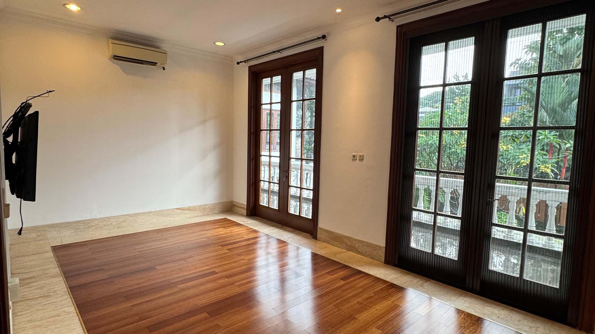 PURI MUTIARA 6-6BR-BEDROOM 2 Expansive 6BR for Large Families at Cilandak