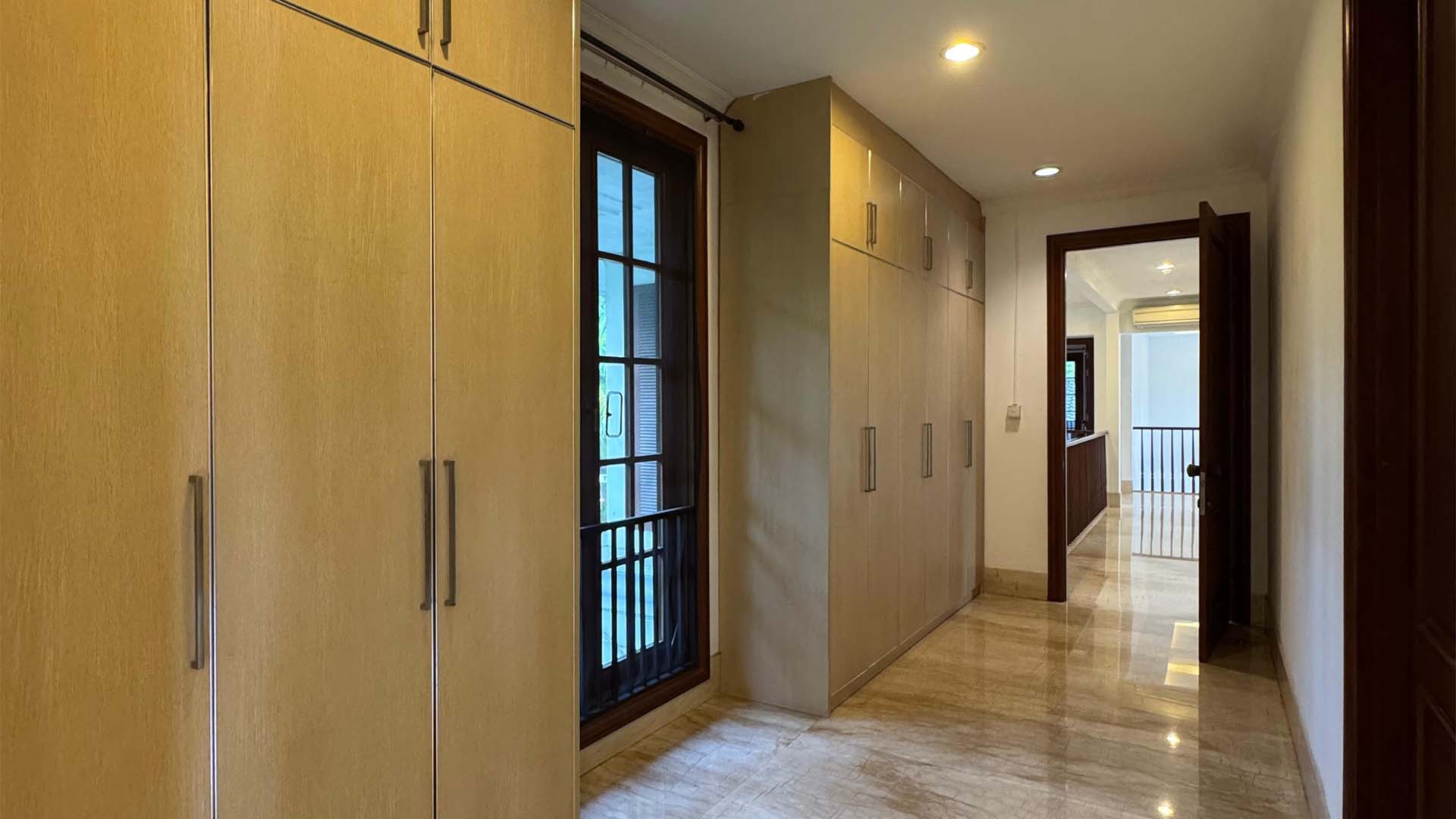 PURI MUTIARA 6-6BR-CABINET STORAGE Expansive 6BR for Large Families at Cilandak