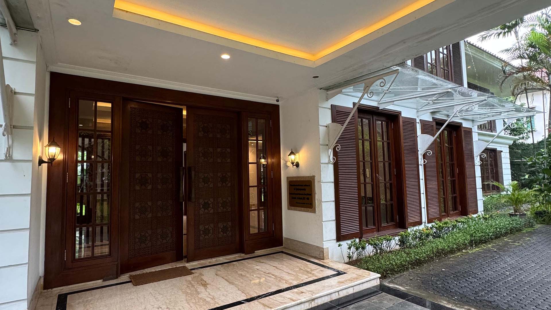 PURI MUTIARA 6-6BR-FACADE Expansive 6BR for Large Families at Cilandak