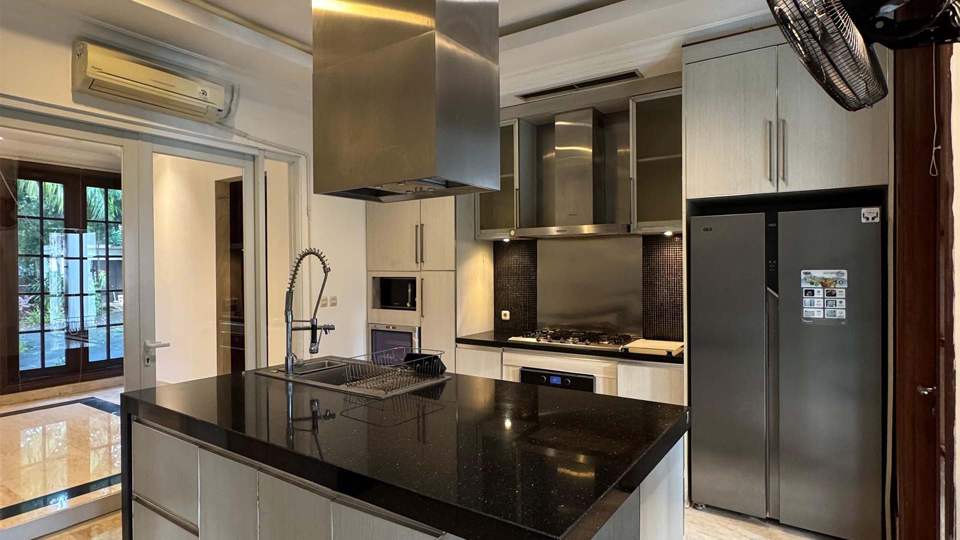 PURI MUTIARA 6-6BR-KITCHEN AREA Expansive 6BR for Large Families at Cilandak