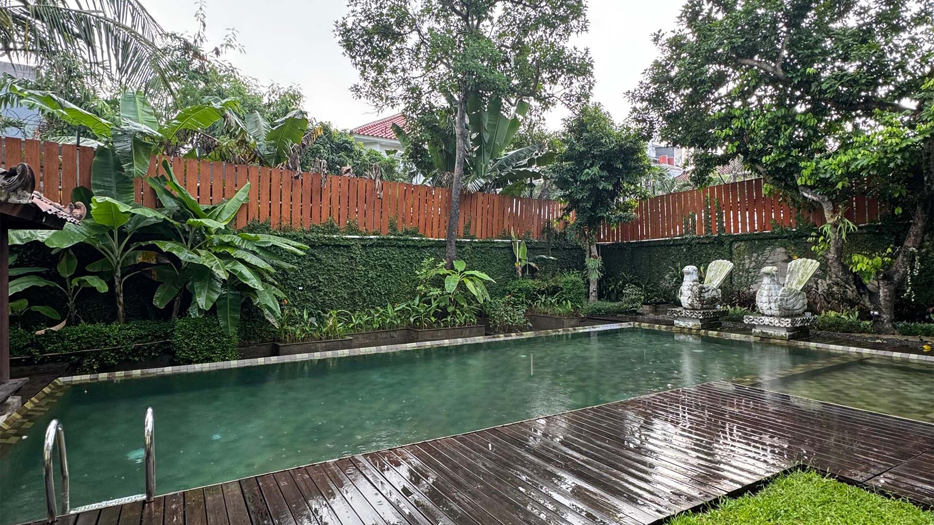 PURI MUTIARA 6-6BR-SWIMMING POOL & BACKYARD Expansive 6BR for Large Families at Cilandak