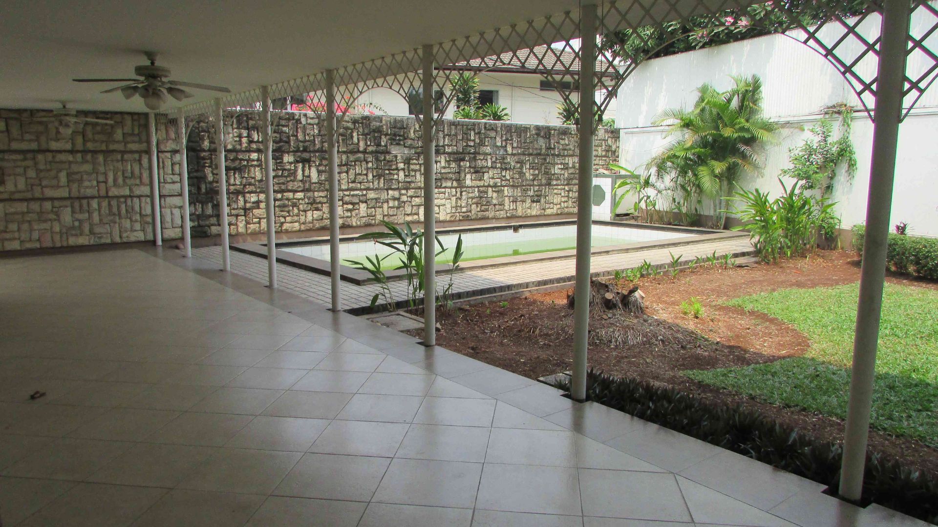 First Class 4BR for Family Living – Cipete
