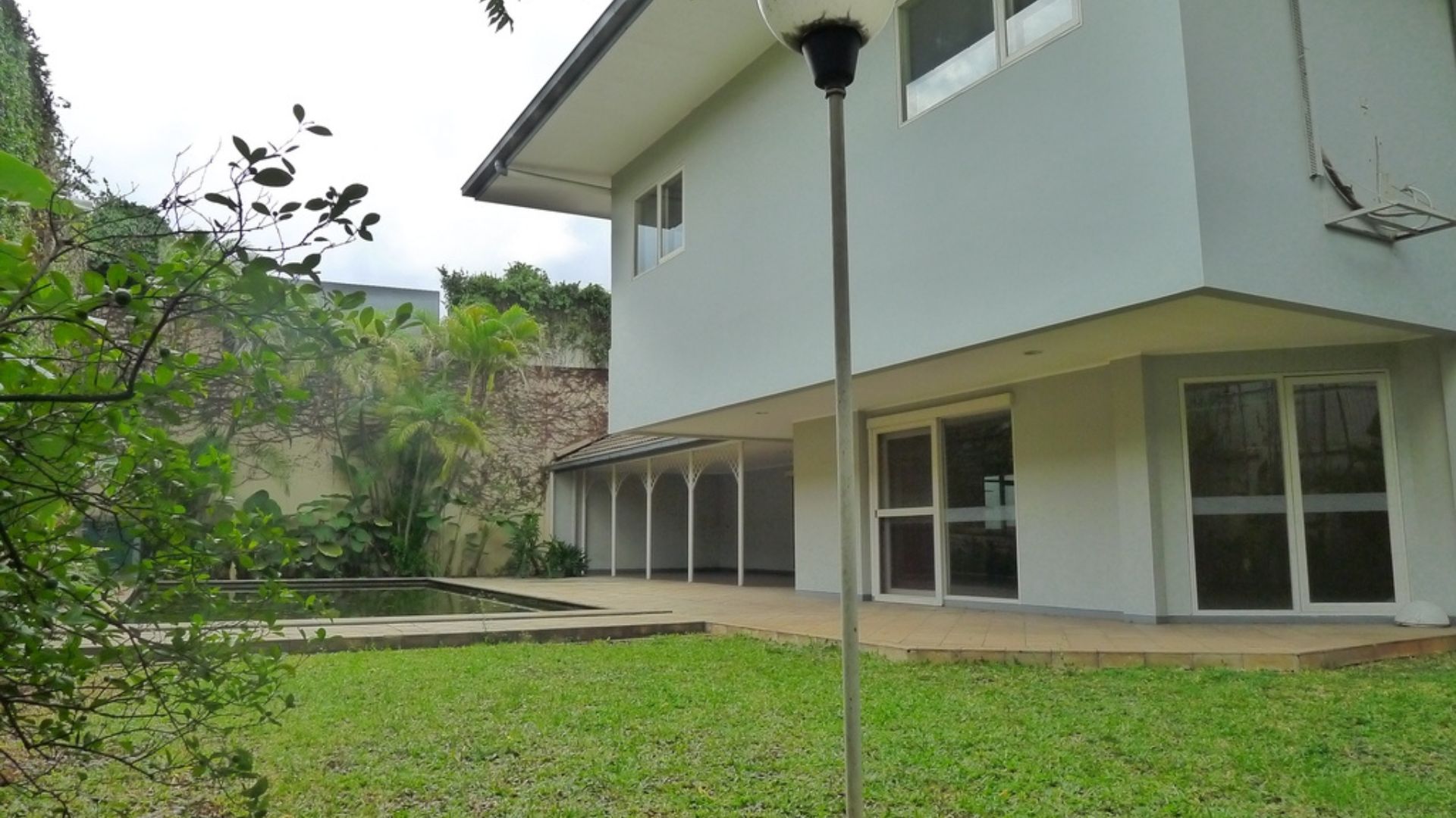 Comfortable 4BR Garden Appeal – Cipete