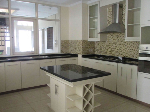 PURI SAKTI 2-4BR-KITCHEN AREA