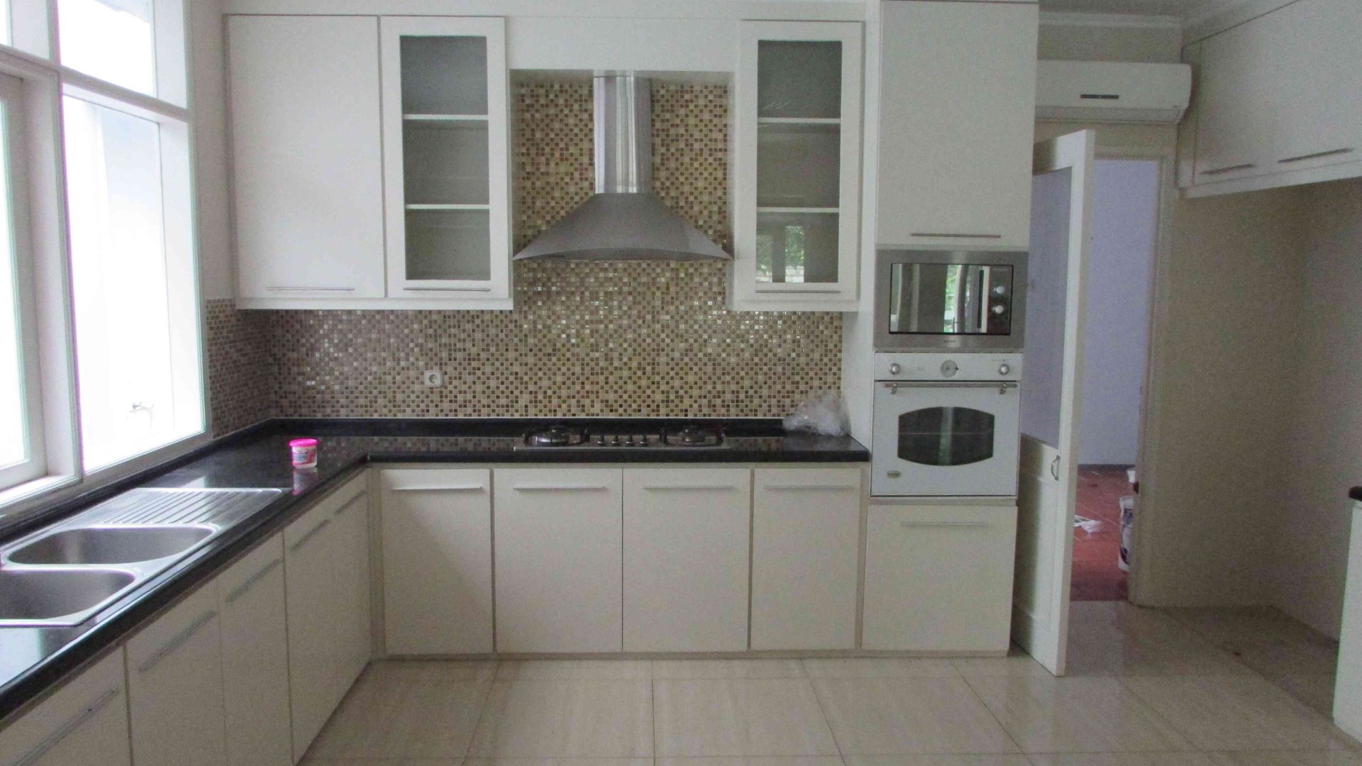 Comfortable 4BR Garden Appeal – Cipete