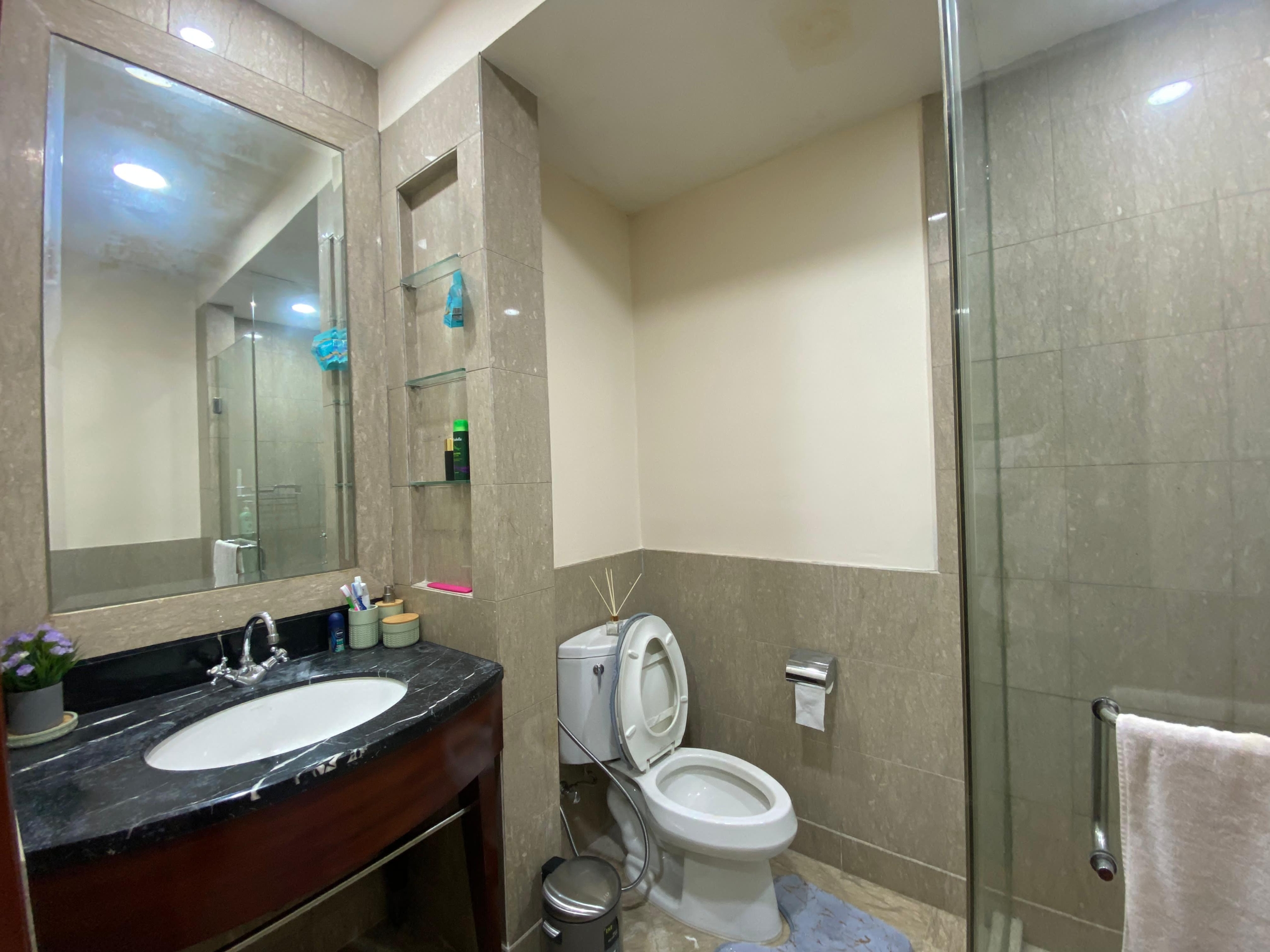 Pakubuwono Residence-3BR-Bathroom 2 Elegant 3BR Family Living at Pakubuwono Residence