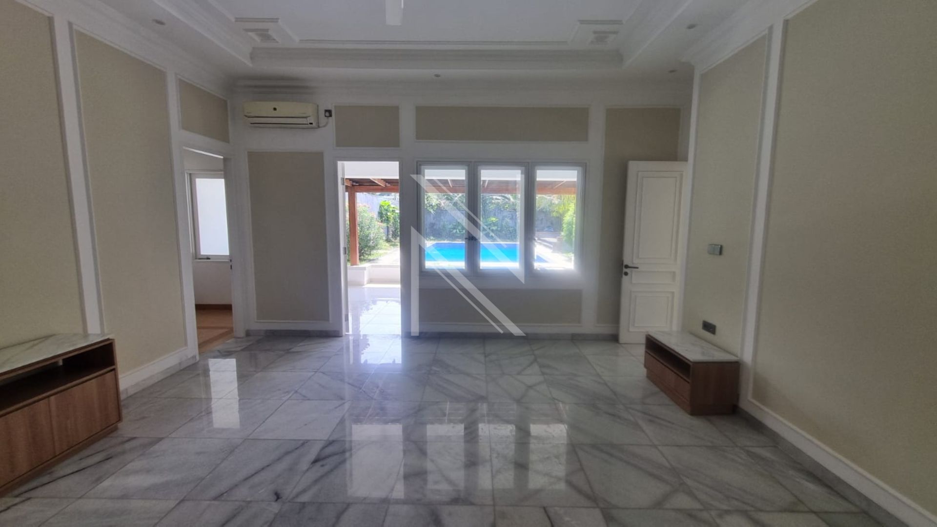 Pejaten Barat PJTN263 – BACKDOOR Generous 5BR Family Living – Pejaten