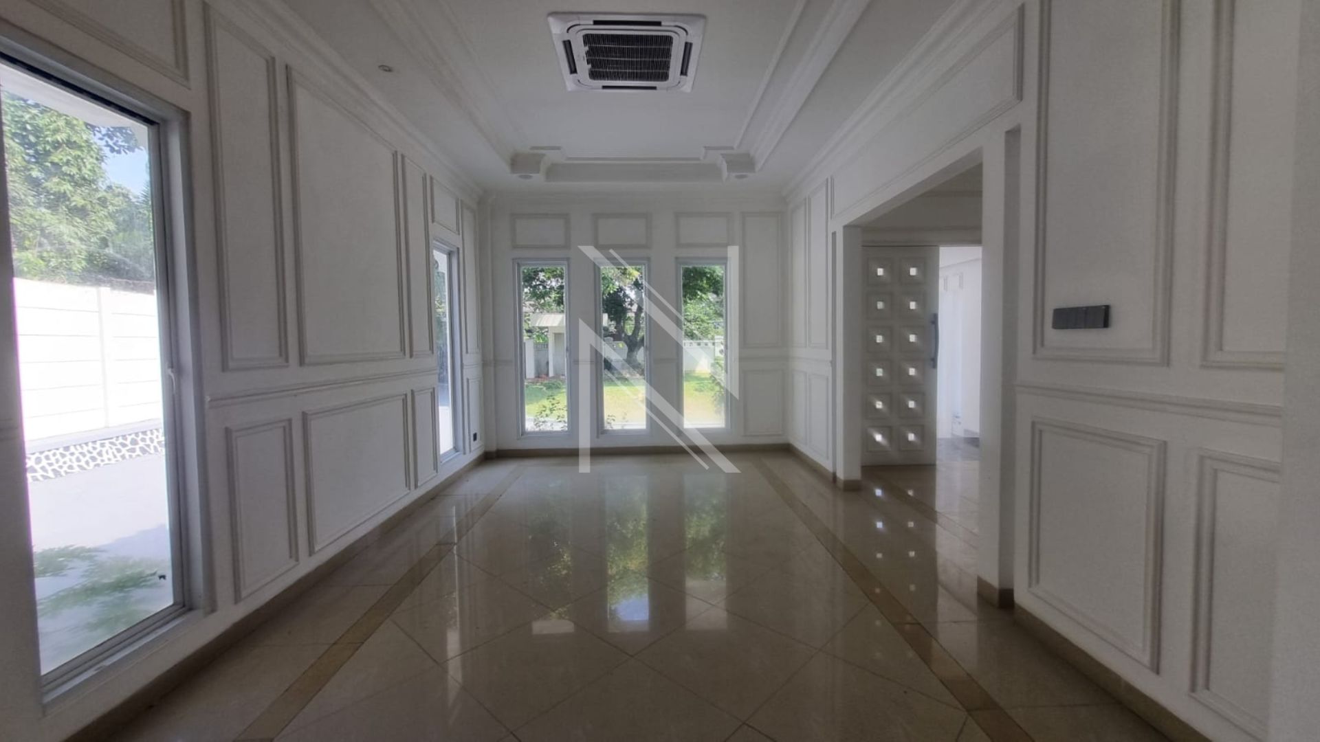 Pejaten Barat PJTN263 – ENTRANCE (2) Generous 5BR Family Living – Pejaten