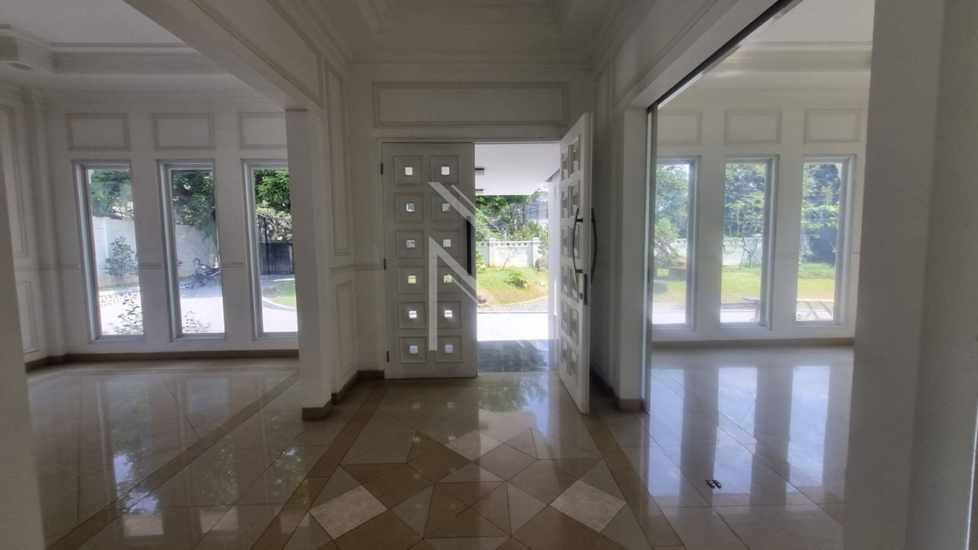 Pejaten Barat PJTN263 – ENTRANCE Generous 5BR Family Living – Pejaten