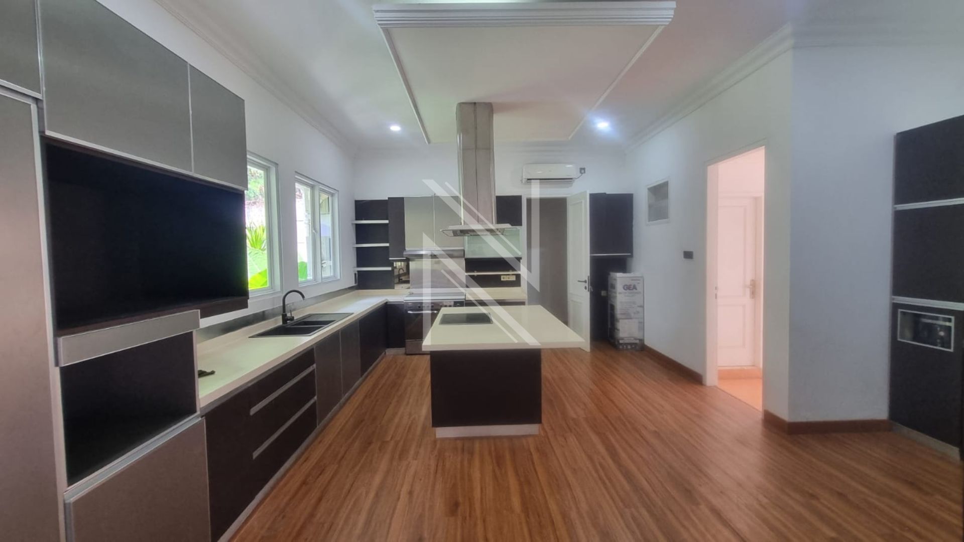 Pejaten Barat PJTN263 – KITCHEN Generous 5BR Family Living – Pejaten