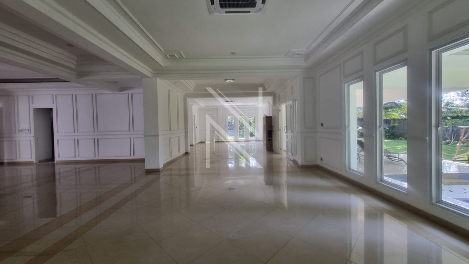 Pejaten Barat PJTN263 – LIVING-ROOM Generous 5BR Family Living – Pejaten