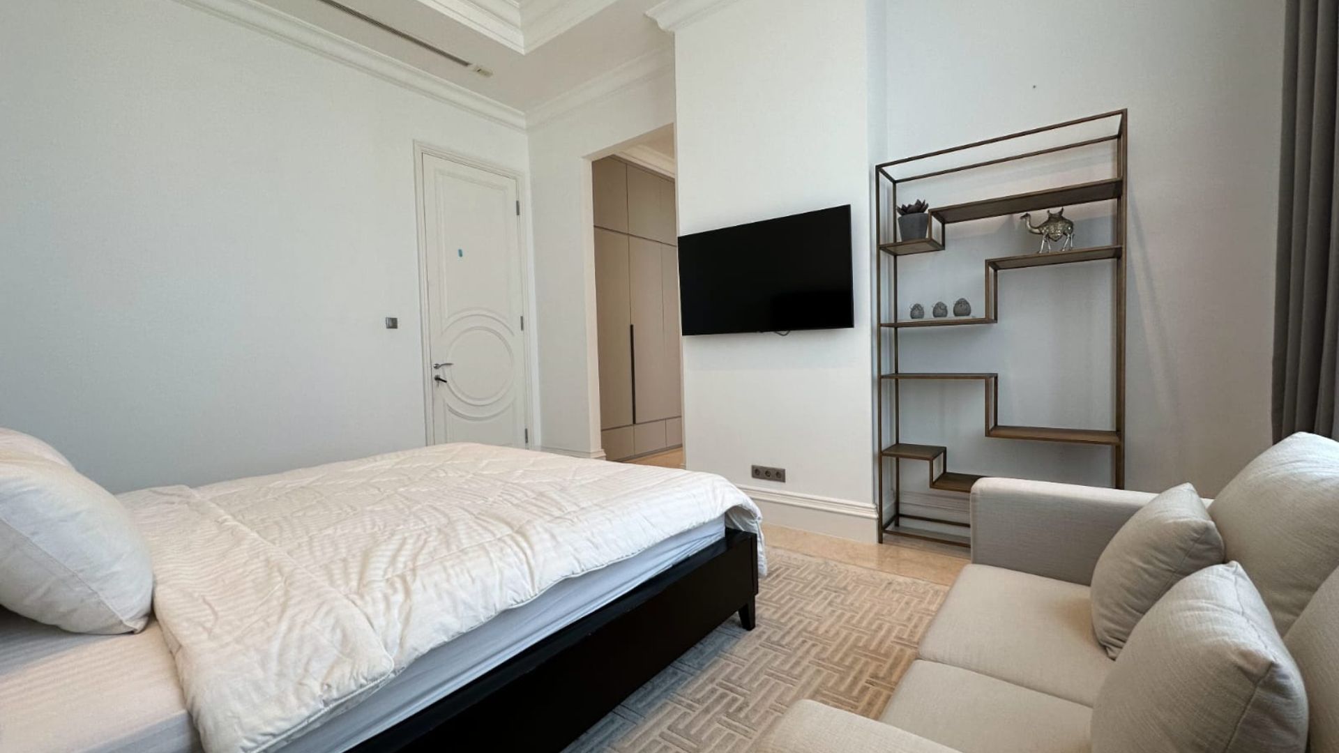 Luxurious 4BR Family Stay at Raffles Residence
