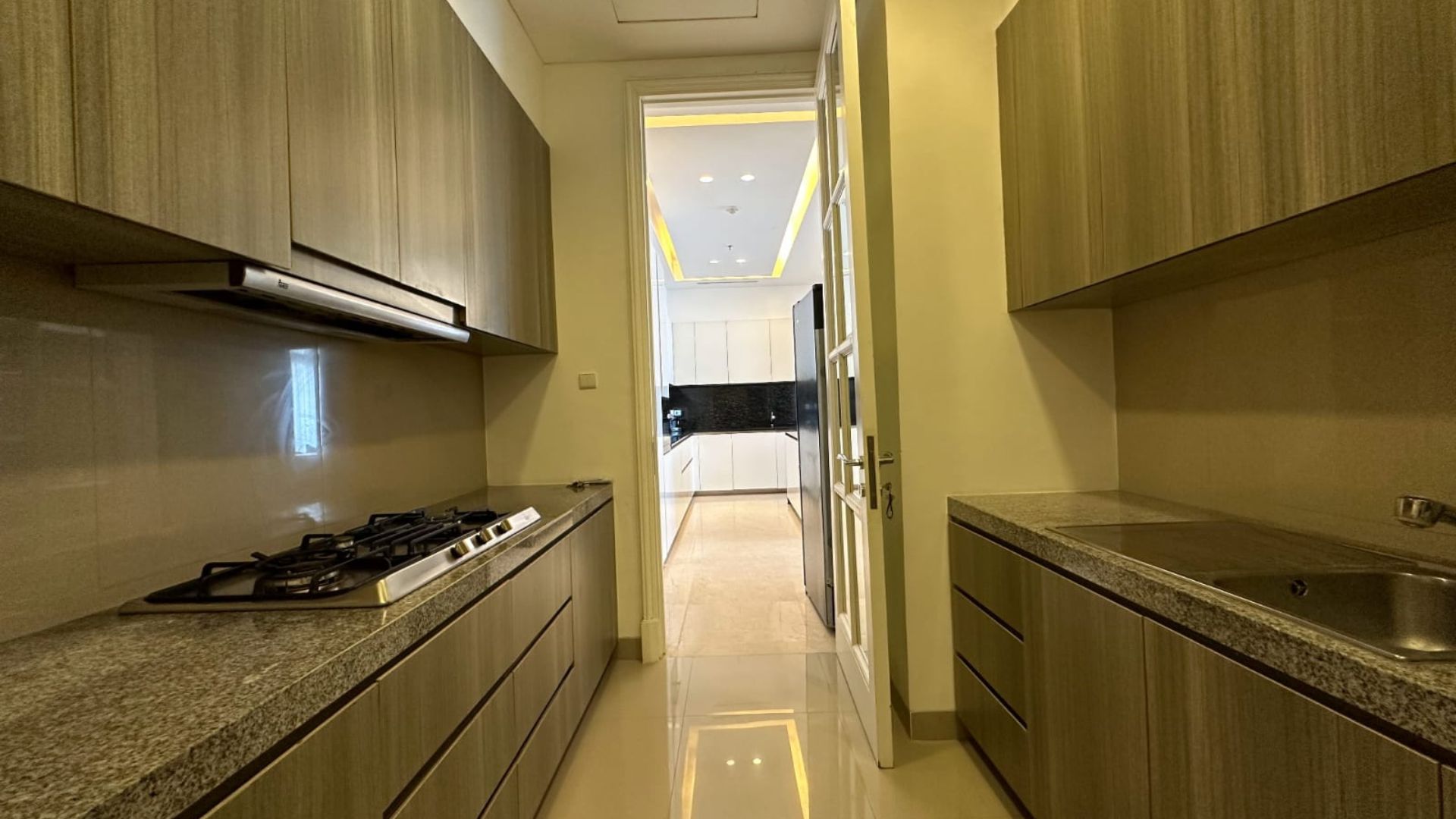 Luxurious 4BR Family Stay at Raffles Residence