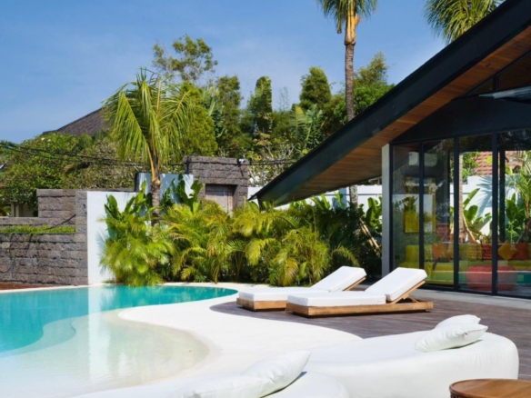 RIVERPOINT-5BR-SWIMMING POOL