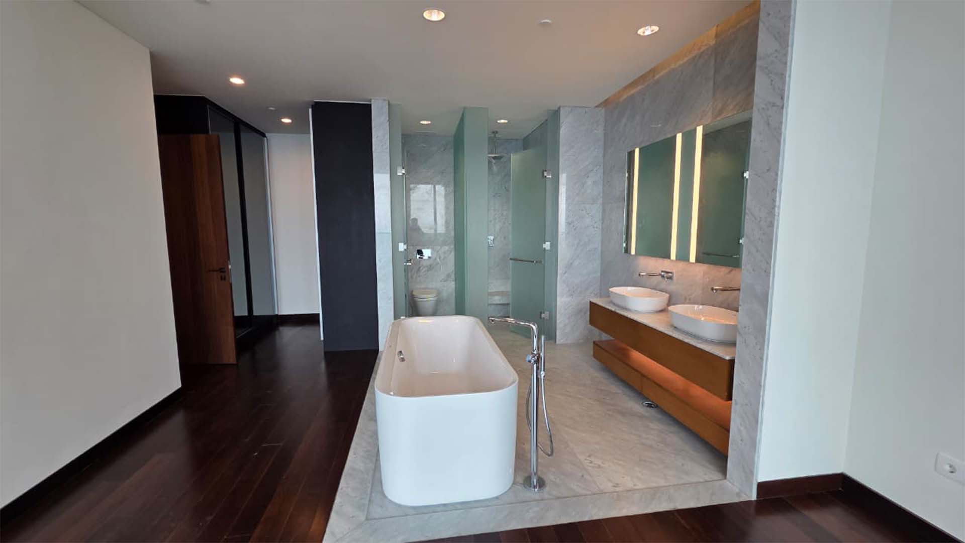Refined 3+1BR Residence at Savyavasa