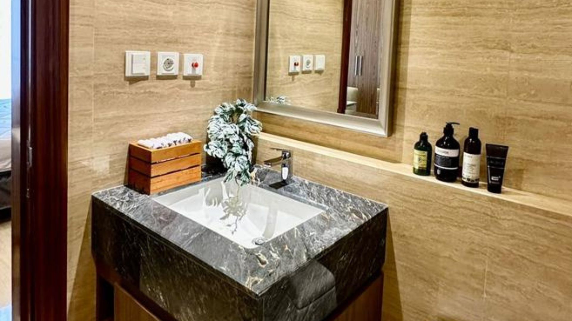 Modern 2BR Living at South Hills