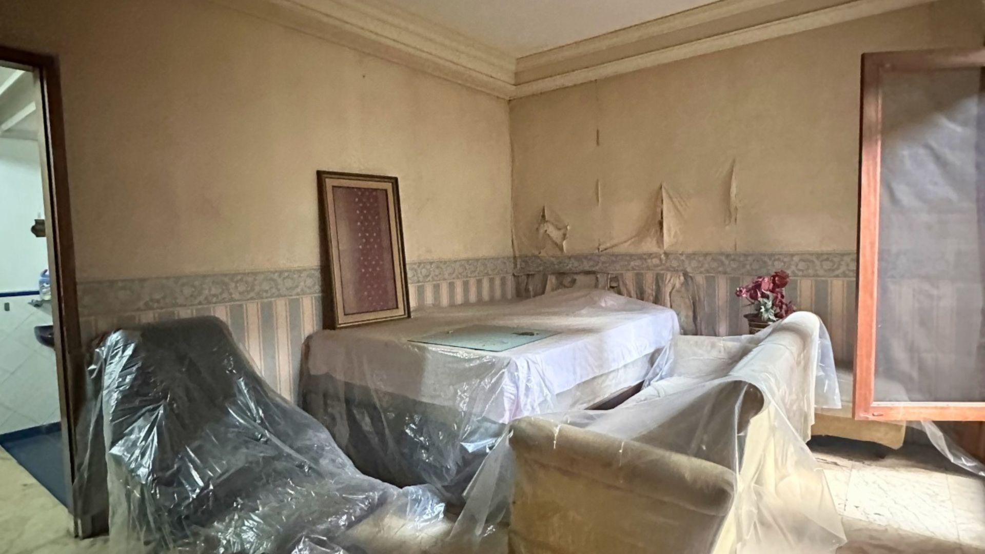 TEGAL NO.6-4BR-BEDROOM 2 Elegant 4BR Home for Central City Living