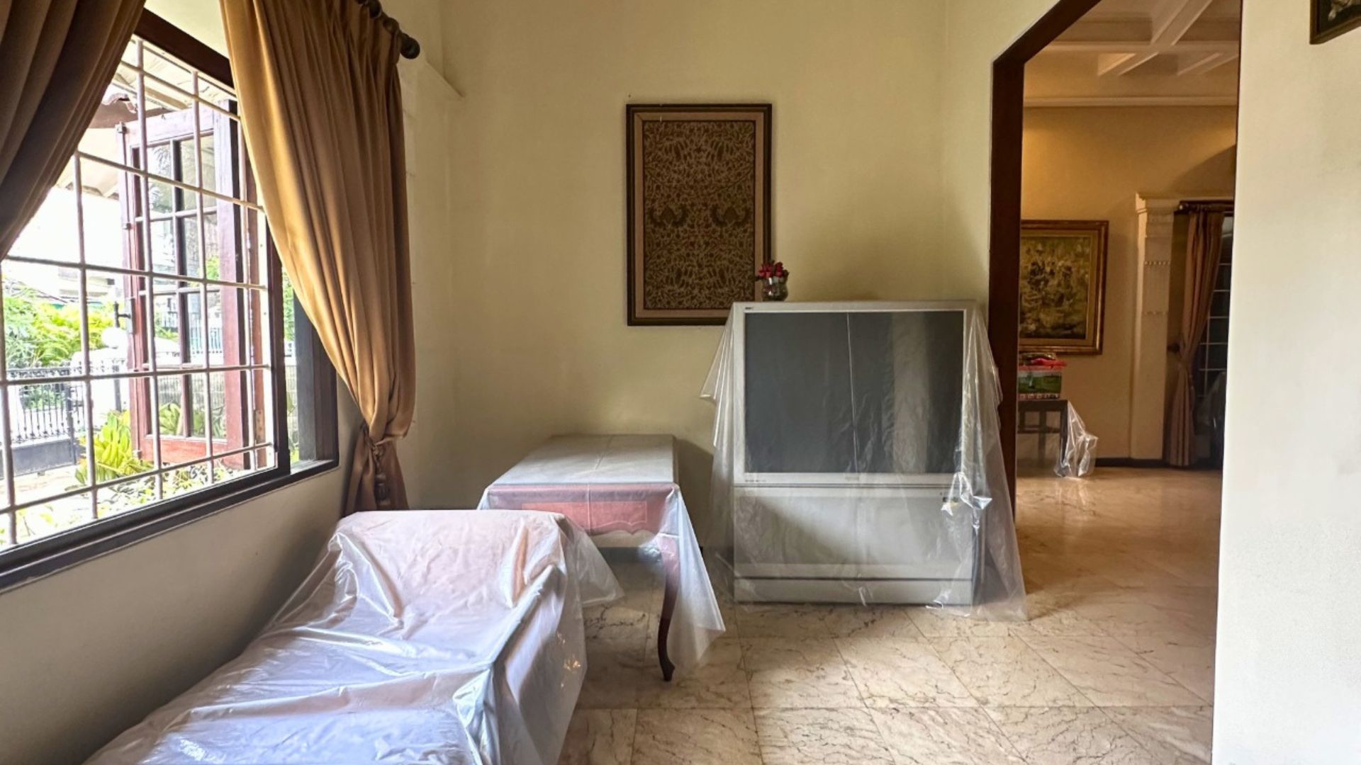 TEGAL NO.6-4BR-FAMILY AREA Elegant 4BR Home for Central City Living