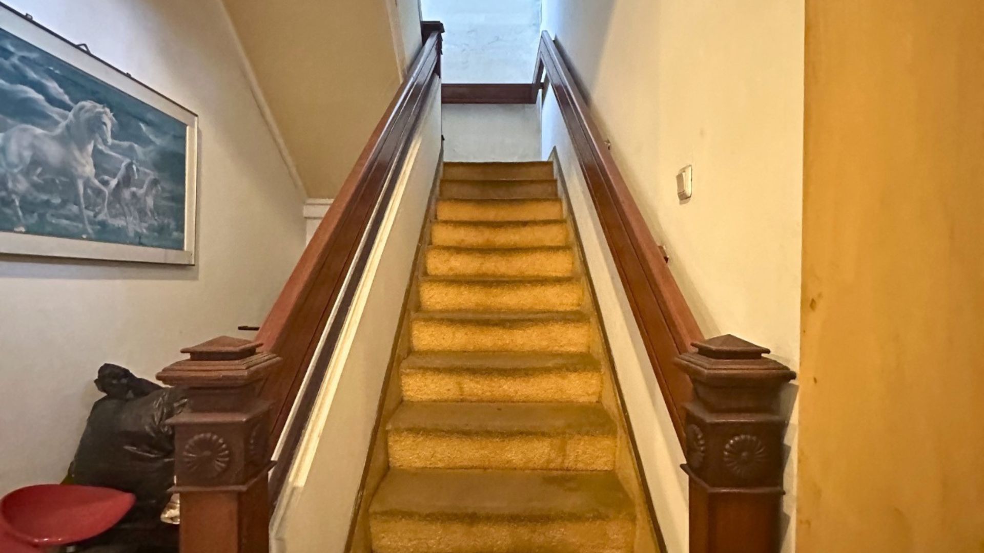 TEGAL NO.6-4BR-STAIRS Elegant 4BR Home for Central City Living