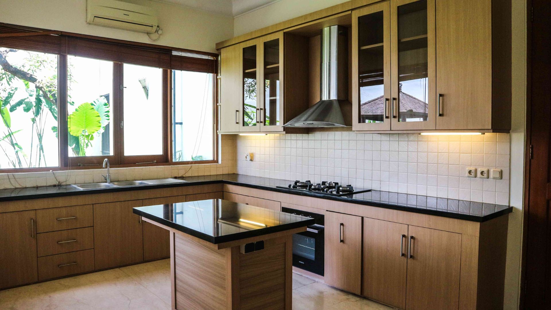 TEROGONG KECIL F77B-5BR-KITCHEN AREA Grand 5BR Family Living Residence