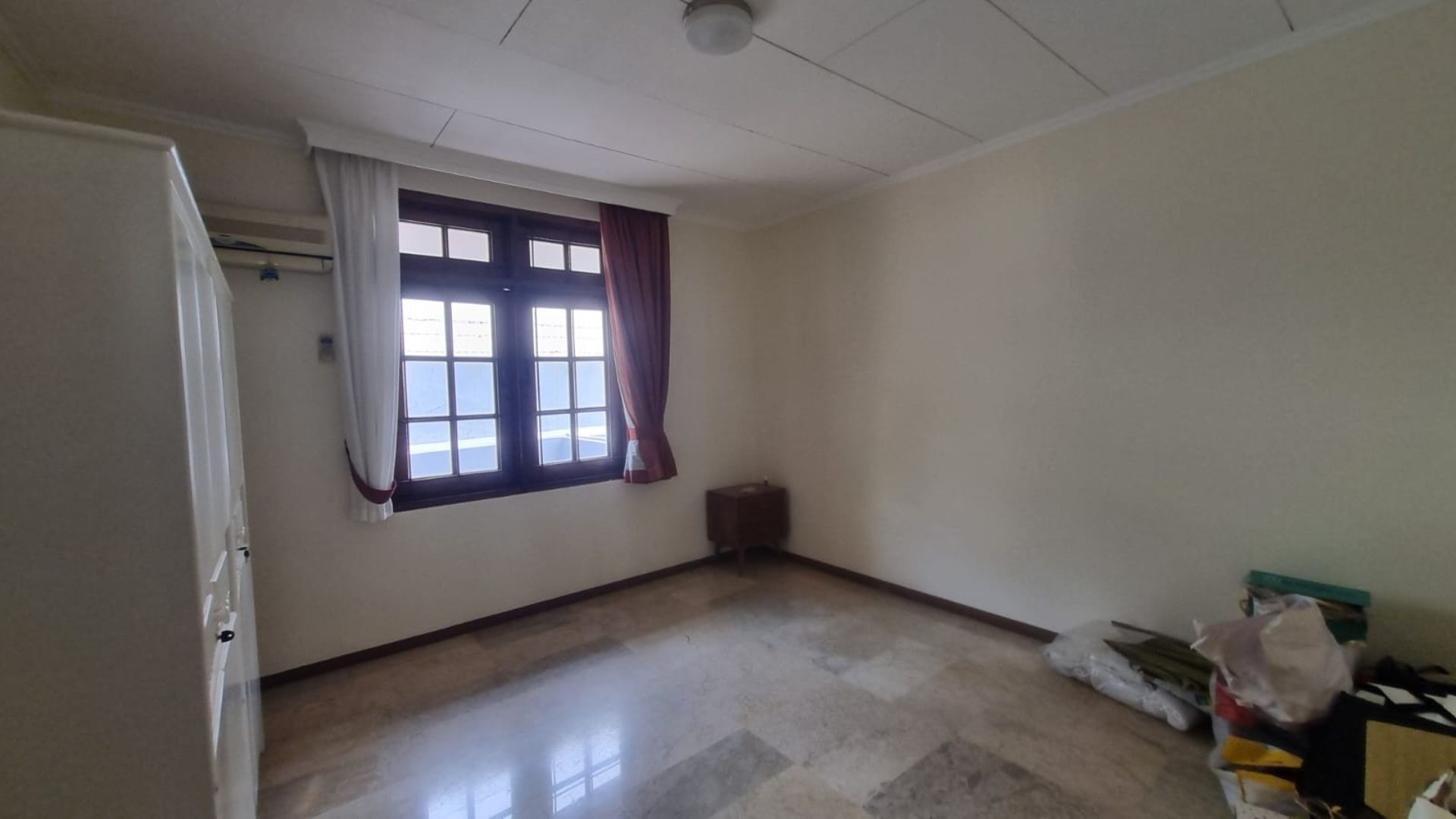 TIMBUL No.24A-5BR-BEDROOM 1 Prestigious 5BR Family Home in Pejaten