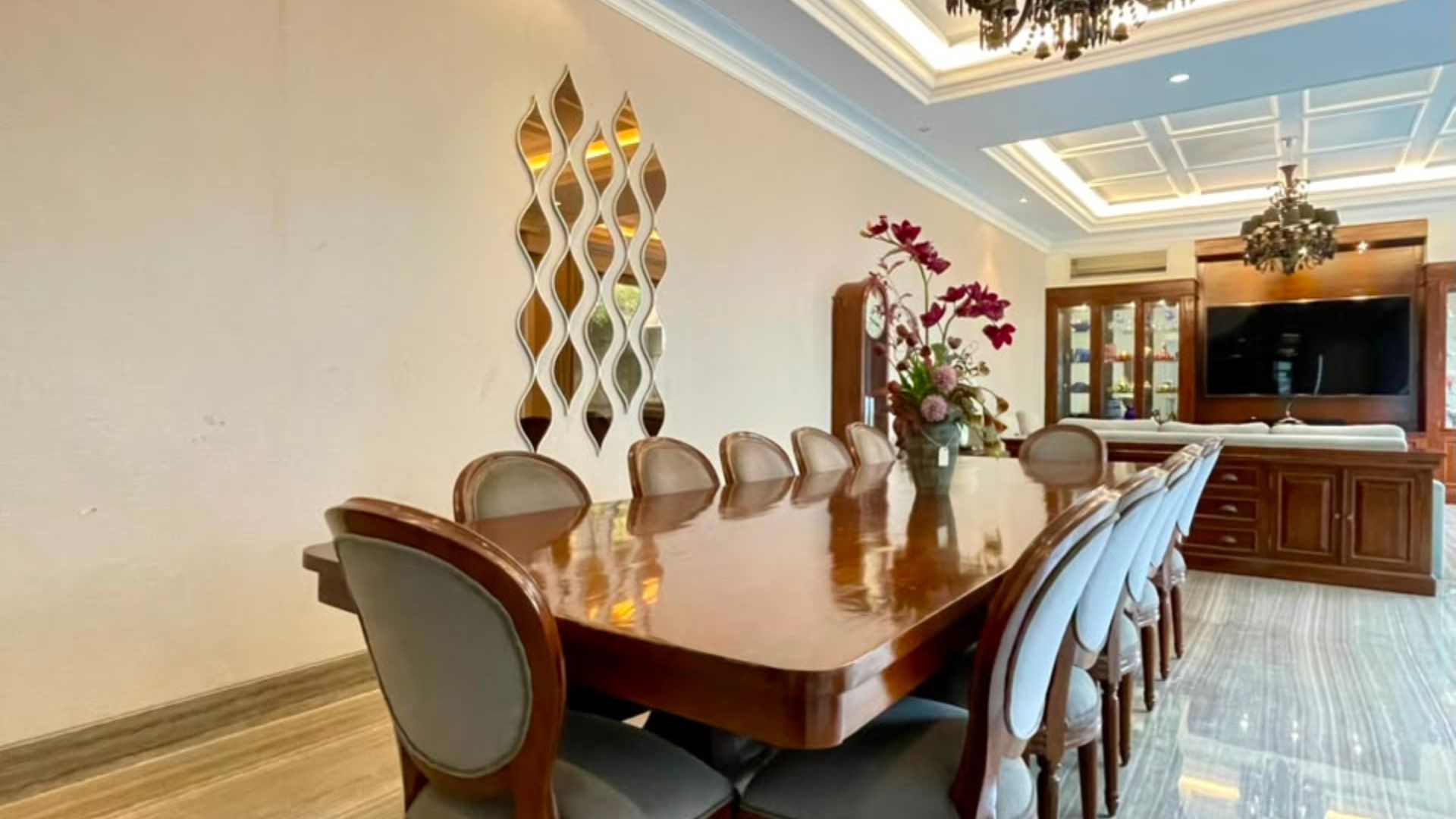 TIRTAYASA 1 NO.40A-5BR-DINING AREA Luxury 5BR Home for Refined Family Living