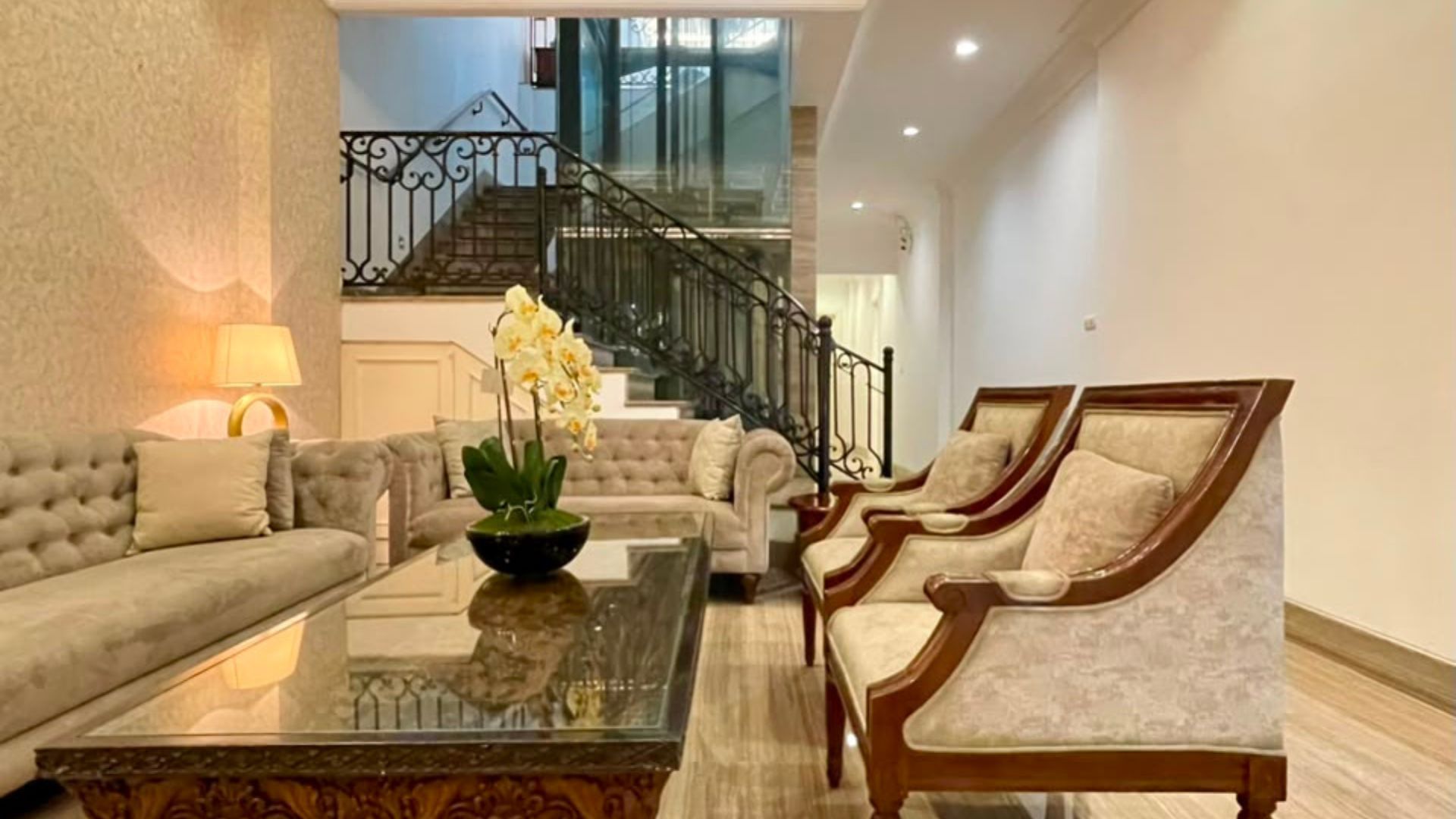 TIRTAYASA 1 NO.40A-5BR-LIVING AREA Luxury 5BR Home for Refined Family Living