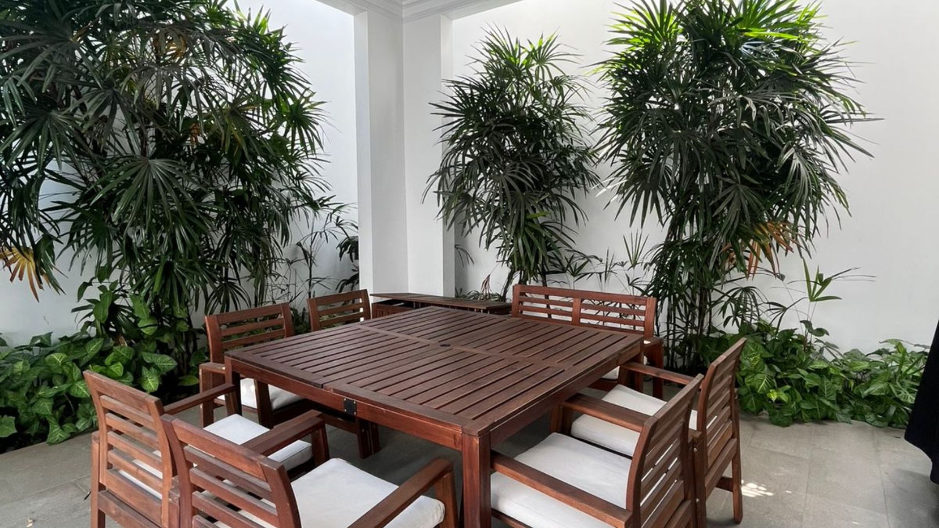 Tumaritis Tulip No 21 Kav F – CLD372 – DINING AREA OUTDOOR Exceptional 5BR Residence in Cilandak
