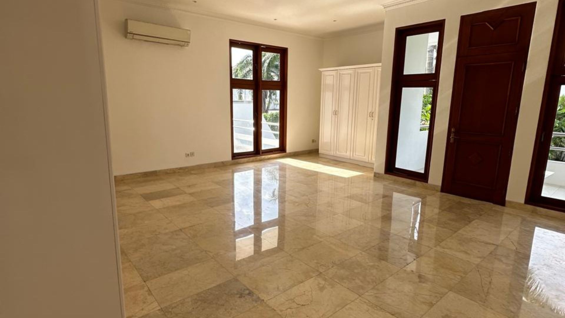 Elegant and Modern 4BR Family Home