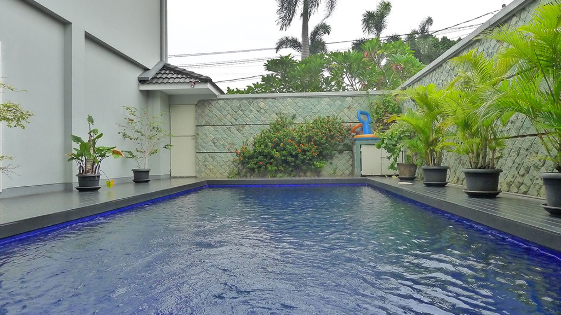 Asem 2 no 60 Kav H-4BR-SWIMMING POOL & BACKYARD