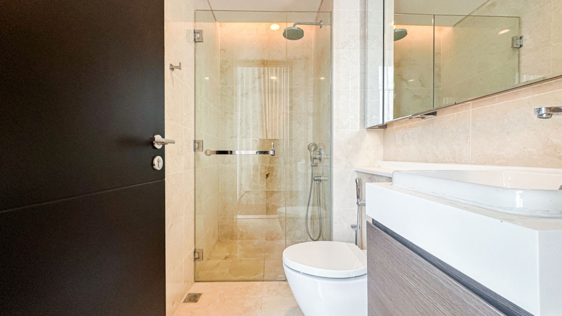 Casa Domaine-3BR-Toilet and Shower Area For Rent 3BR Apartment Casa Domaine Central Jakarta Sudirman CD015