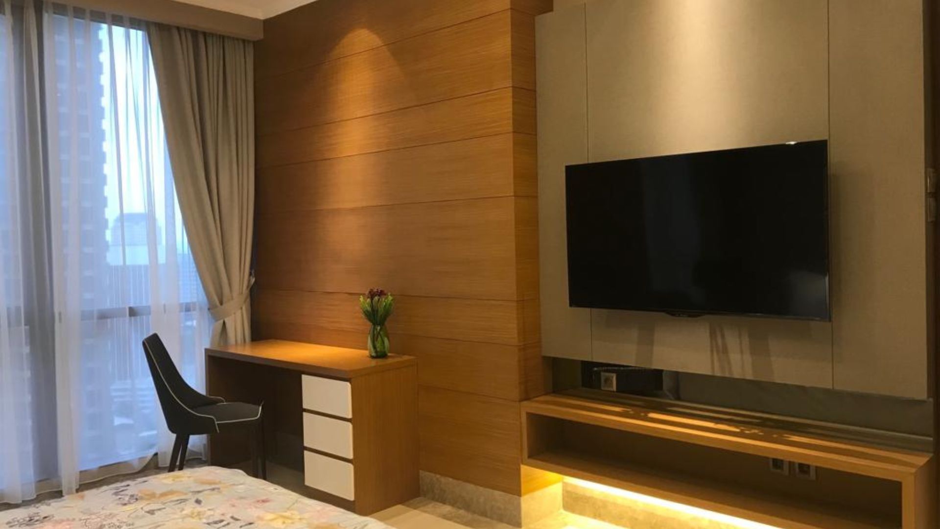 Prestige 2BR Living Above ASHTA – District 8