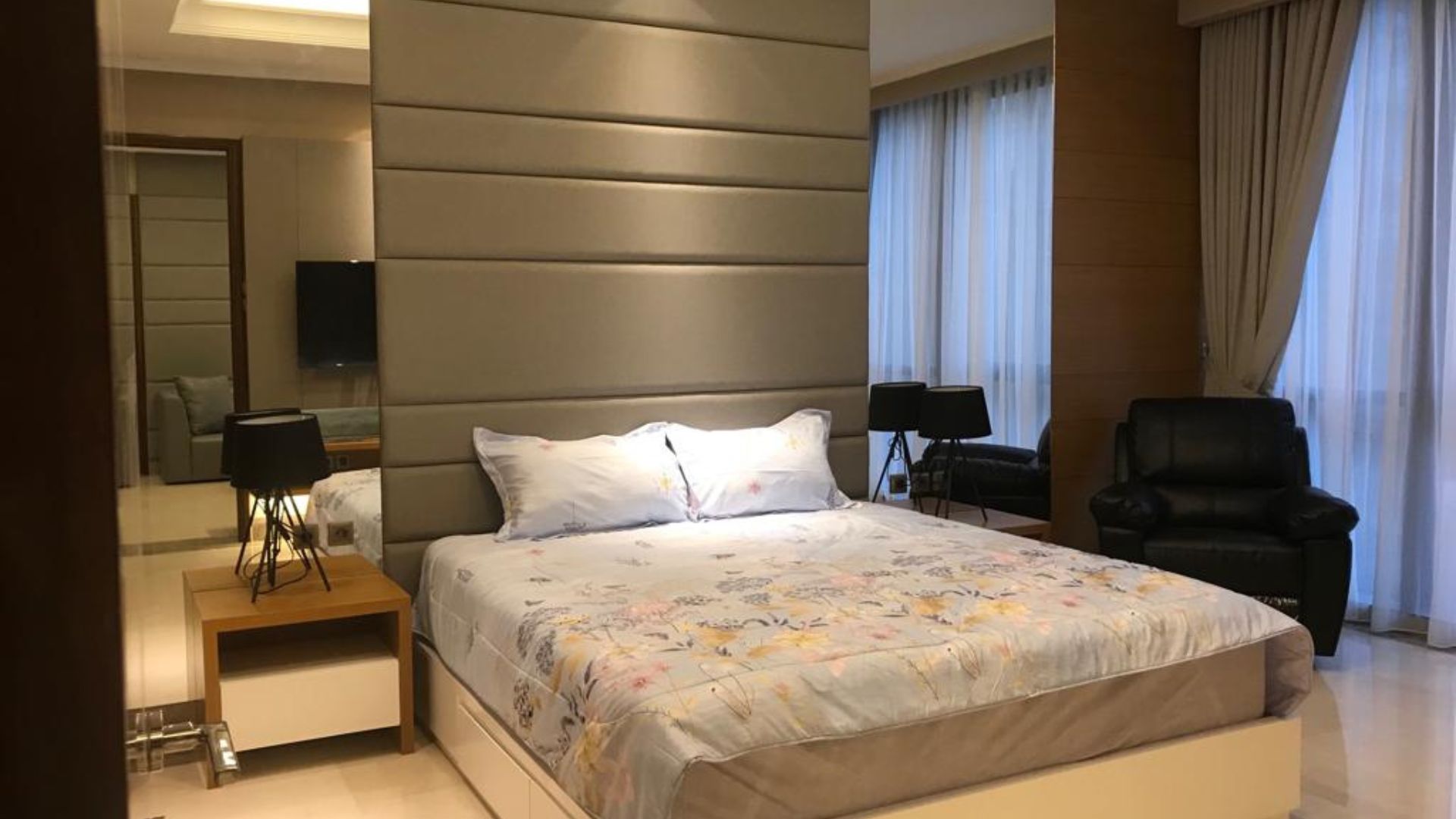 Prestige 2BR Living Above ASHTA – District 8