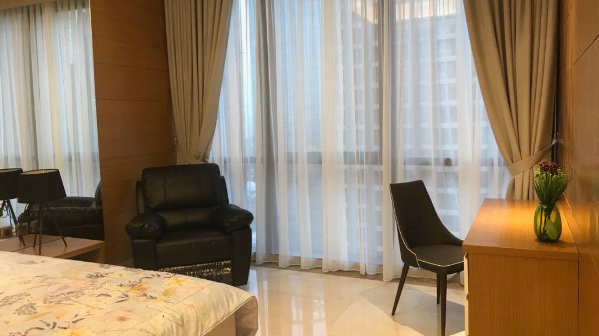 Prestige 2BR Living Above ASHTA – District 8