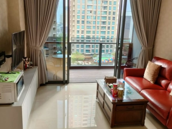 DISTRICT 8-2BR-LIVING AREA