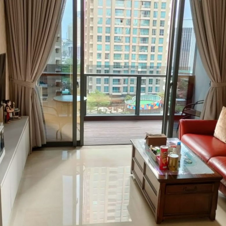 DISTRICT 8-2BR-LIVING AREA