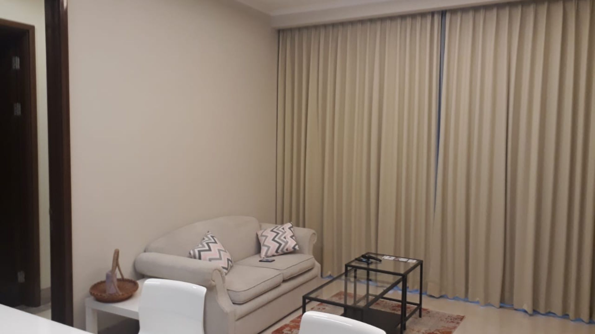 DISTRICT 8-2BR-LIVING AREA ANGLE 1