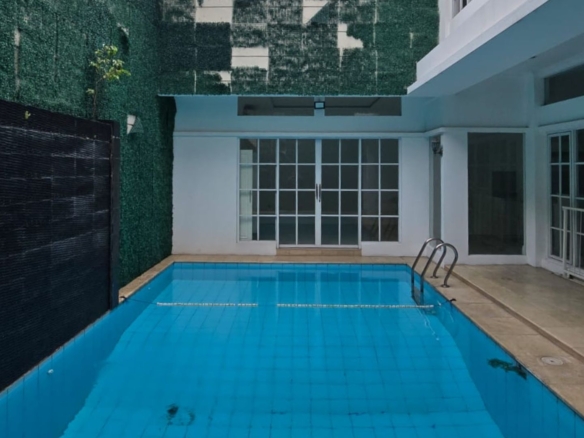 For Rent 4BR House South Jakarta Kebayoran Baru KBBR306