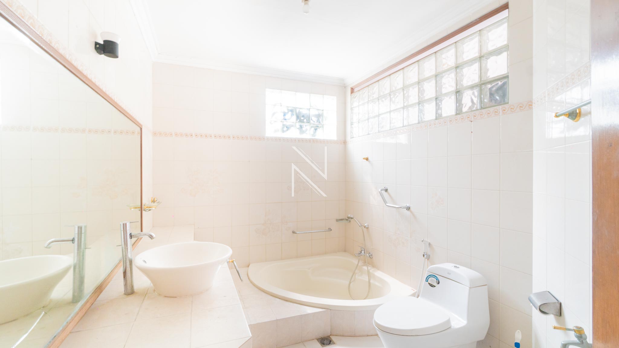 Super Large 10BR House at Kuningan