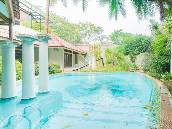 Super Large 10BR House at Kuningan