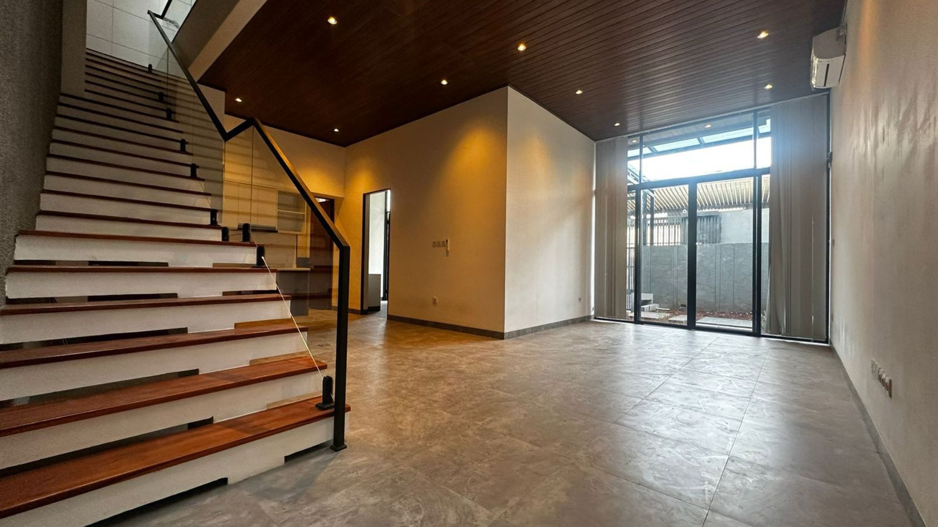 Jalan Cilandak I Ujung No. 38-3BR-LIVING AREA OPEN SPACE