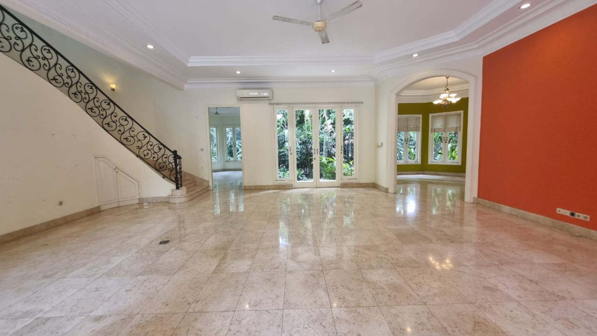 Jeruk Purut Dalam 45A Kav C-5BR-LIVING AREA