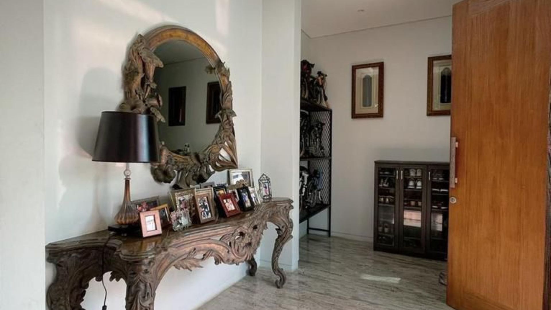 Jl Tebet Barat 8 no 2-4BR-FOYER AREA For Buy 4BR House South Jakarta Tebet TBT001