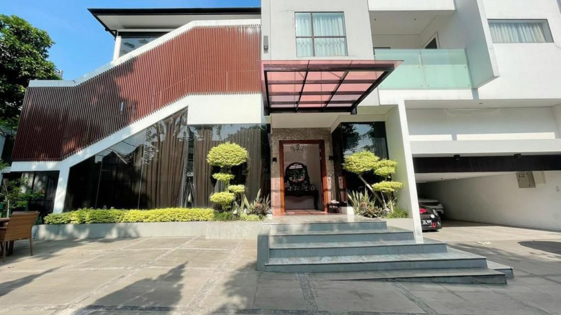 Jl Tebet Barat 8 no 2-4BR-GARAGE For Buy 4BR House South Jakarta Tebet TBT001