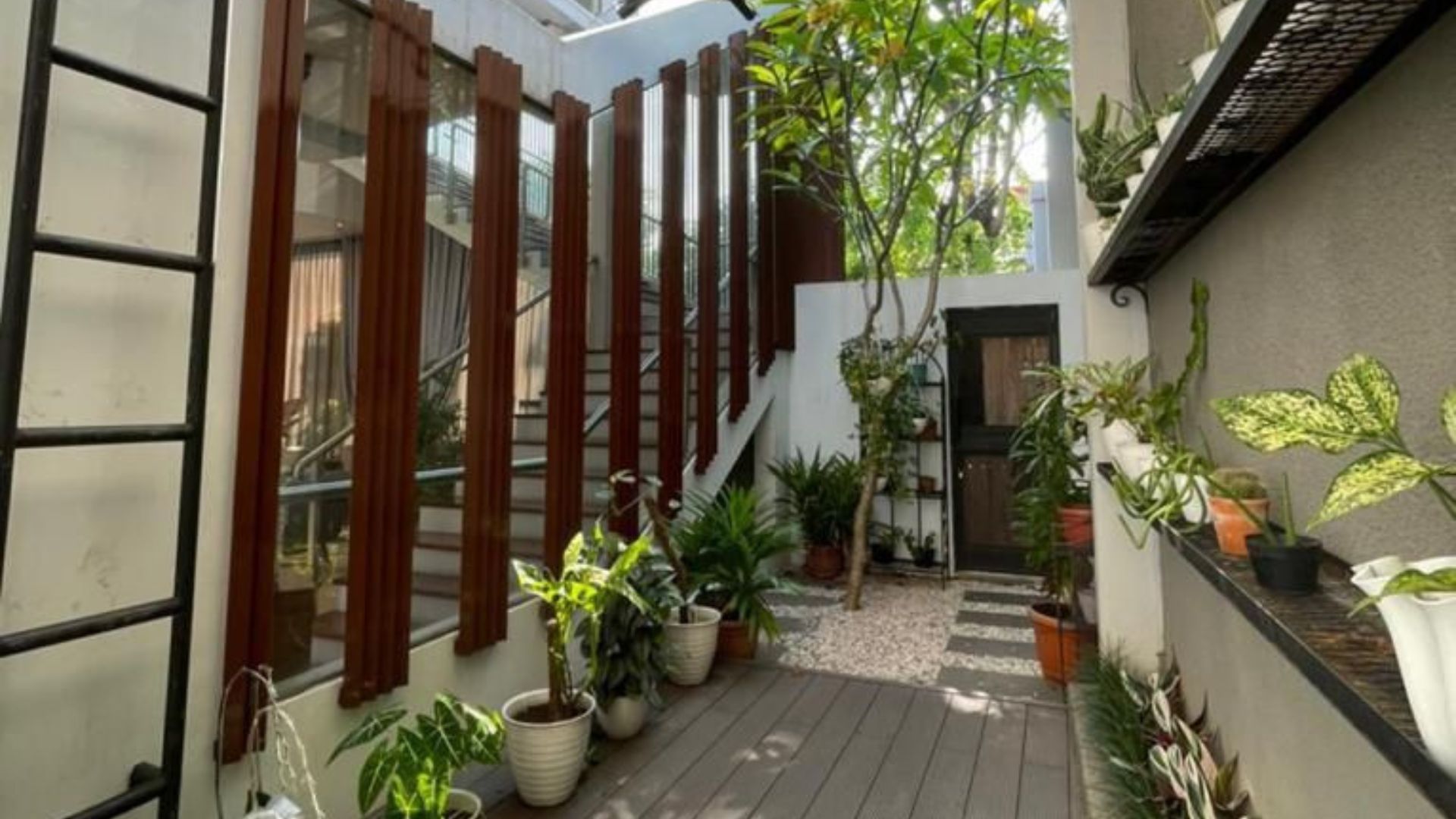 Jl Tebet Barat 8 no 2-4BR-GARDEN For Buy 4BR House South Jakarta Tebet TBT001