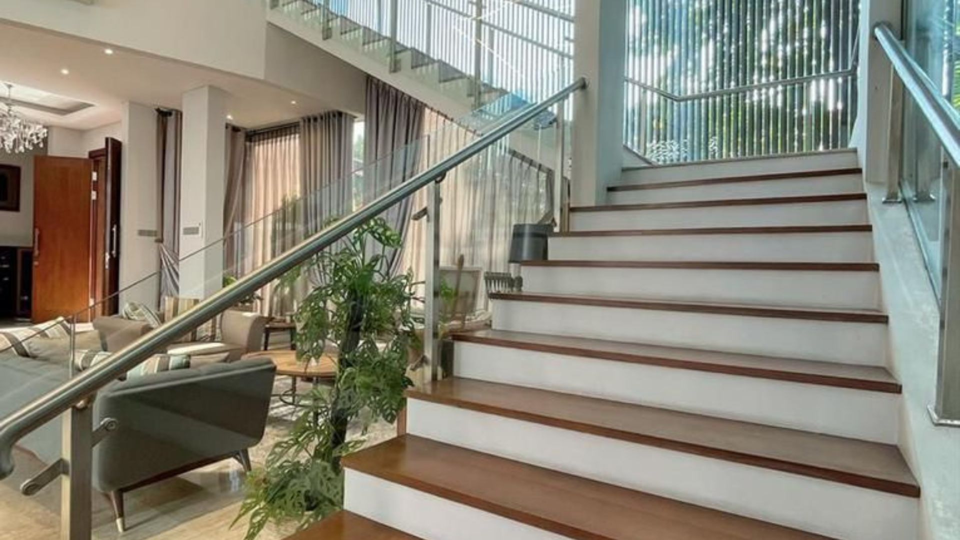 Jl Tebet Barat 8 no 2-4BR-STAIRS For Buy 4BR House South Jakarta Tebet TBT001