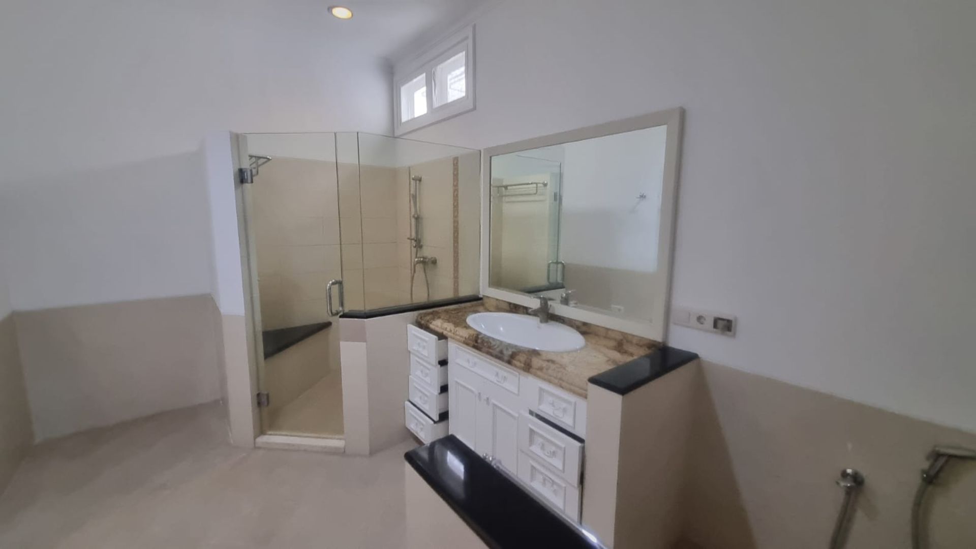 Distinguished 4BR Family Home – Kebayoran Baru