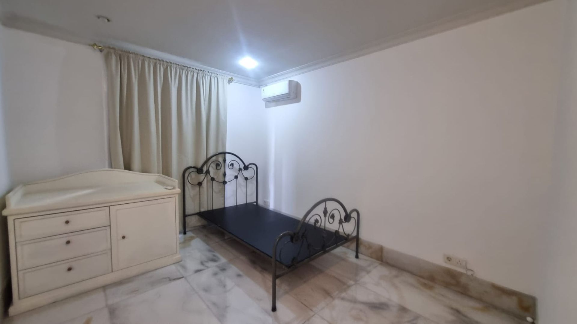 Distinguished 4BR Family Home – Kebayoran Baru