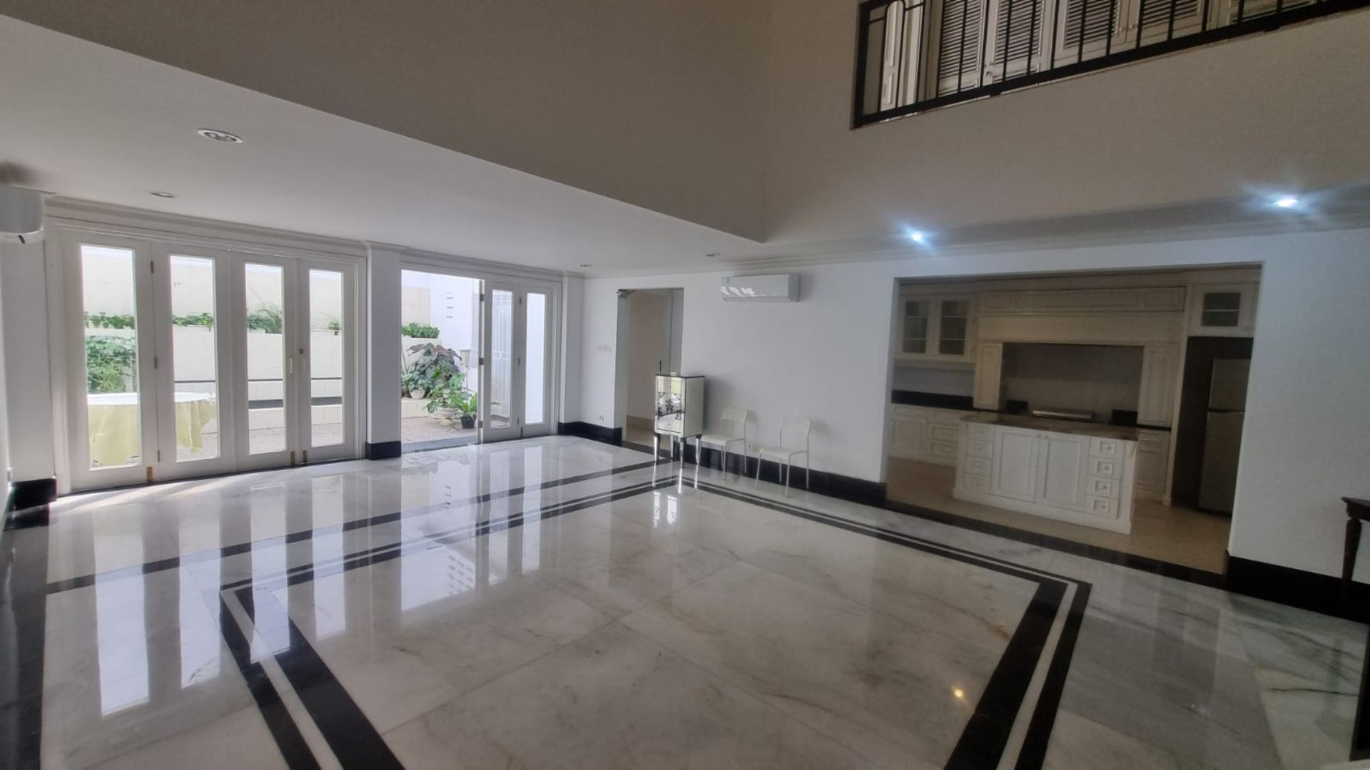 Jl. Daksa 2 No . 5B-4BR-LIVING AREA 1